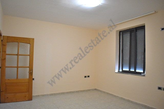 Office space for rent on Muhamet Gjollesha Street, near the 21 Dhjetori intersection.

It is locat